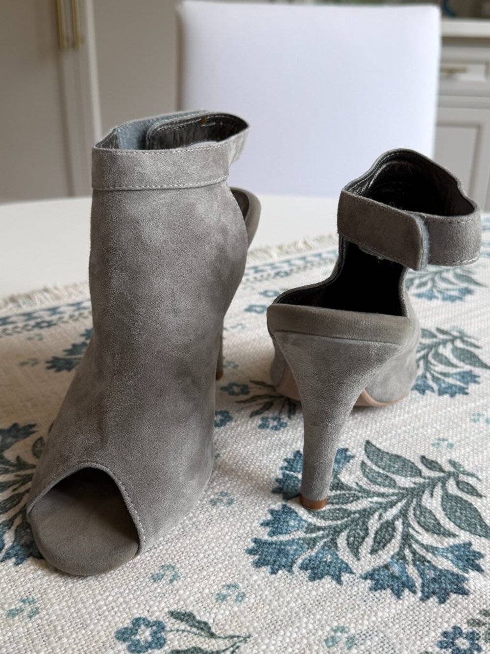 Light Gray Suede Heels | Open toe | Vintage by Jeffrey Campbell | Women Size 9